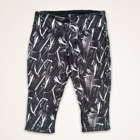 Printed Capri Workout Leggings  - Picture 1 of 9